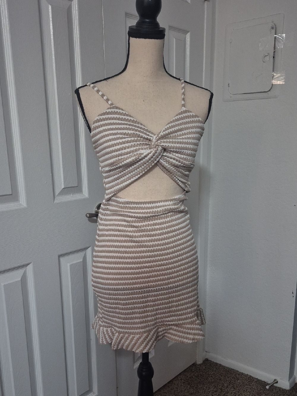 Cute Casual Comfy Striped Twisted Front Knit Two-Piece Set - Beige & White SZ L